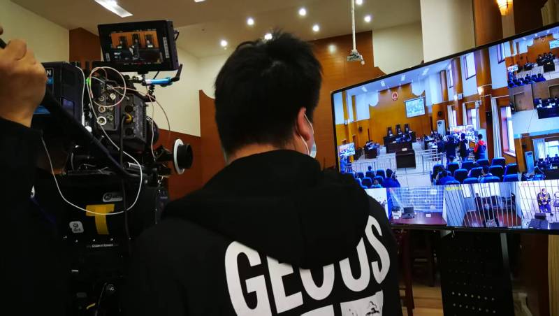 AI生成VS人工创意——南岳区广告片拍摄公司的技术浪漫主义实践